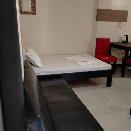 V.F. Riton Apartelle Laoag Esterno foto