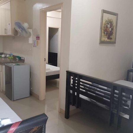 V.F. Riton Apartelle Laoag Esterno foto