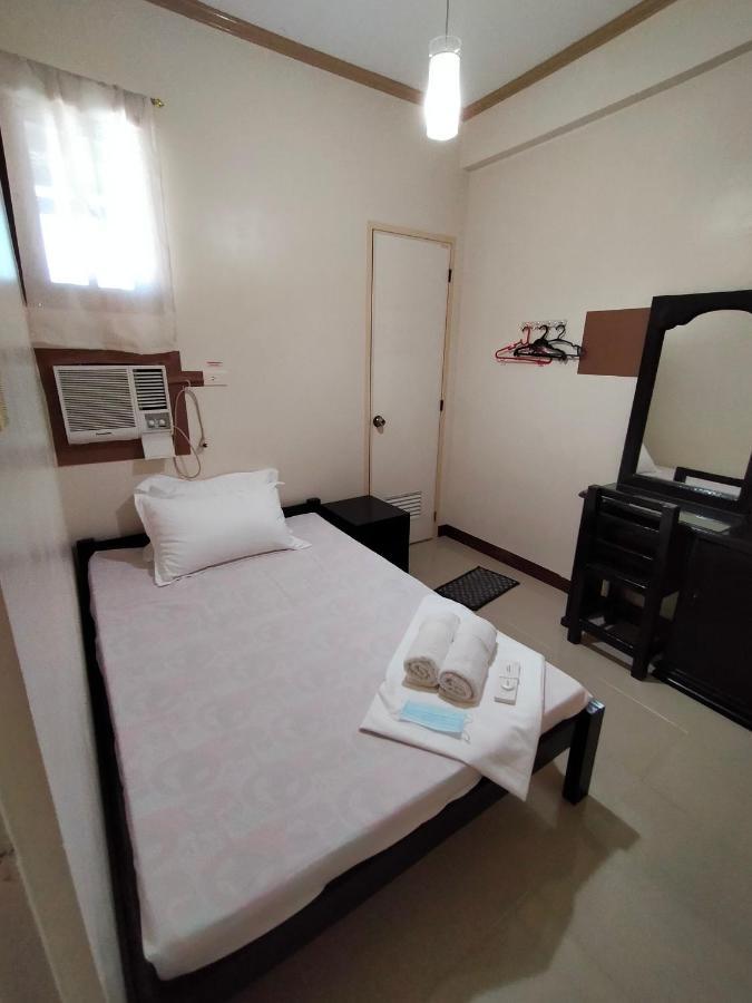 V.F. Riton Apartelle Laoag Esterno foto