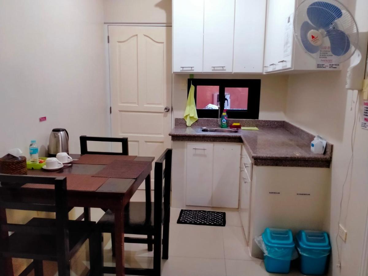 V.F. Riton Apartelle Laoag Esterno foto