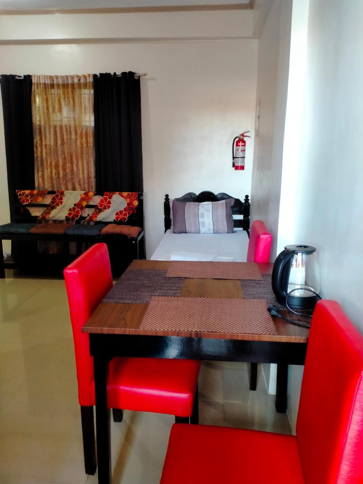 V.F. Riton Apartelle Laoag Esterno foto
