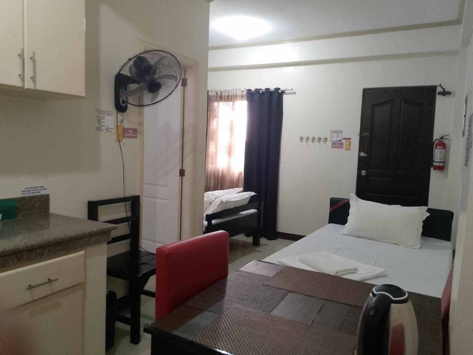 V.F. Riton Apartelle Laoag Esterno foto