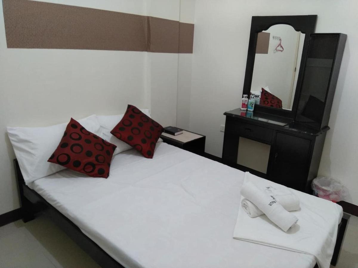 V.F. Riton Apartelle Laoag Esterno foto