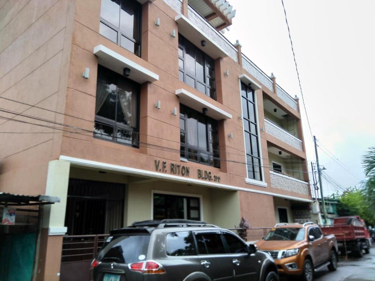 V.F. Riton Apartelle Laoag Esterno foto