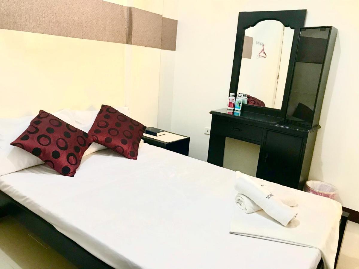 V.F. Riton Apartelle Laoag Esterno foto