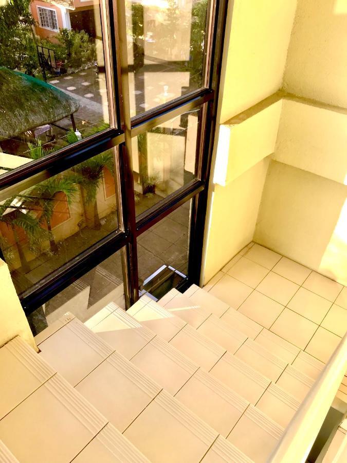 V.F. Riton Apartelle Laoag Esterno foto